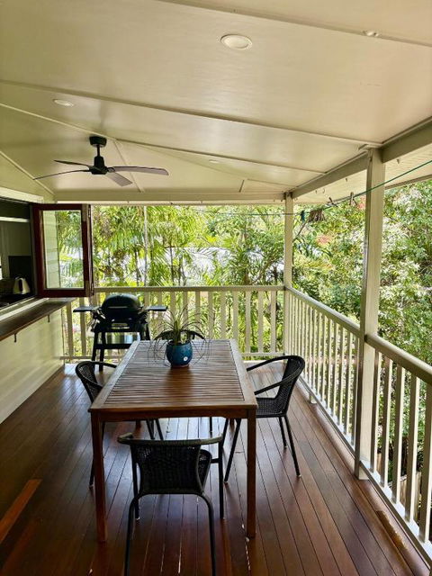 Sage House - Accommodation Main Beach 2