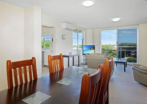 Sail Away - Accommodation Main Beach 2