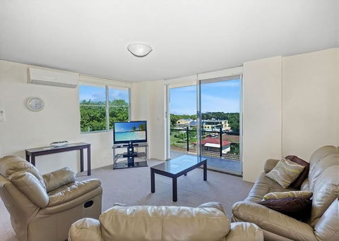 Sail Away - Accommodation Main Beach 3