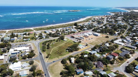 Sail House Overlooking Lancelins Main Park - Accommodation Main Beach 1