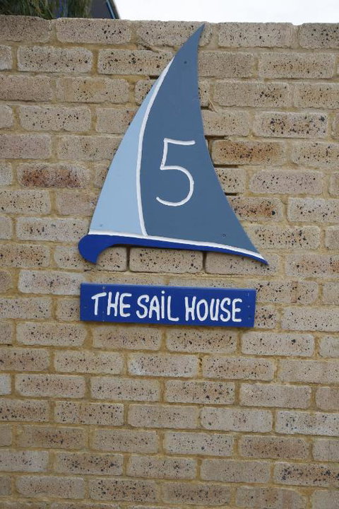 Sail House Overlooking Lancelins Main Park - Accommodation Main Beach 2