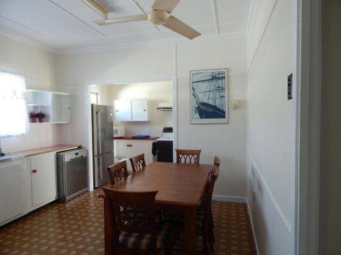 Sailors Rest - Accommodation Main Beach 1