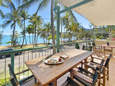 Sails On Horseshoe Apartment 4 - Accommodation Main Beach 0