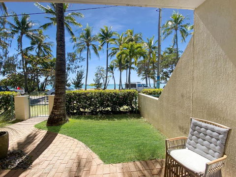 Sails On Horseshoe Apartment 5 - Accommodation Main Beach 0