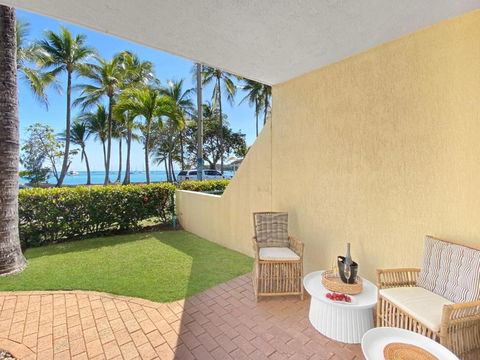 Sails On Horseshoe Apartment 5 - Accommodation Main Beach 1