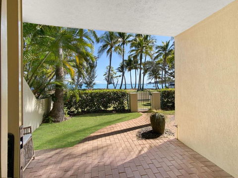 Sails On Horseshoe Apartment 6 - Accommodation Main Beach 0