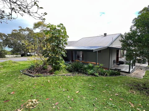 Sally On Rees - Accommodation Main Beach 0
