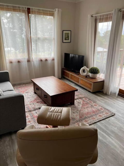 Sally On Rees - Accommodation Main Beach 1