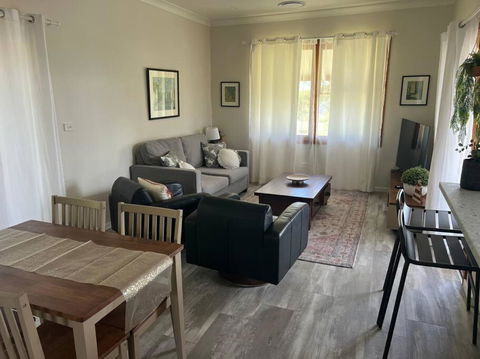 Sally On Rees - Accommodation Main Beach 2