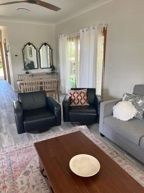 Sally On Rees - Accommodation Main Beach 3