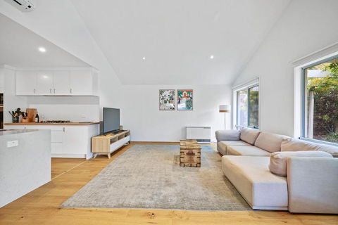 Salt Air Hideaway With Lush Backyard - Accommodation Main Beach 3
