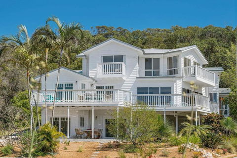 Salt Spray - Accommodation Main Beach 0