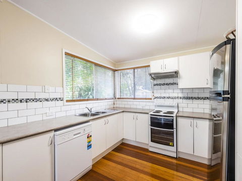 Salt Water Cottage - Accommodation Main Beach 3