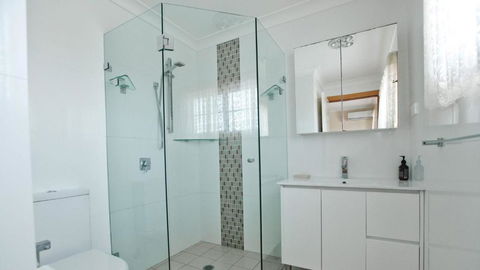 Salt Water Villa Bermagui Four Bedroom Central Location With Wifi - Accommodation Main Beach 3