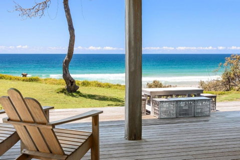 Saltwater Beach House - Accommodation Main Beach 0