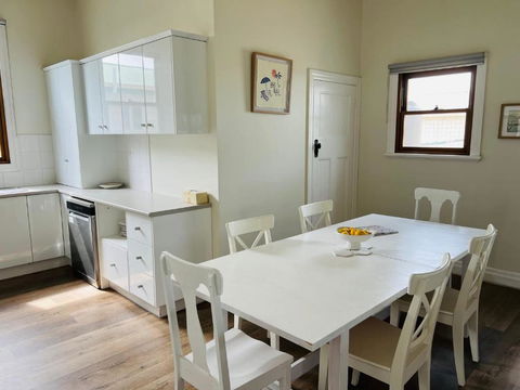 Saltwater Bungalow - WiFi - Accommodation Main Beach 3
