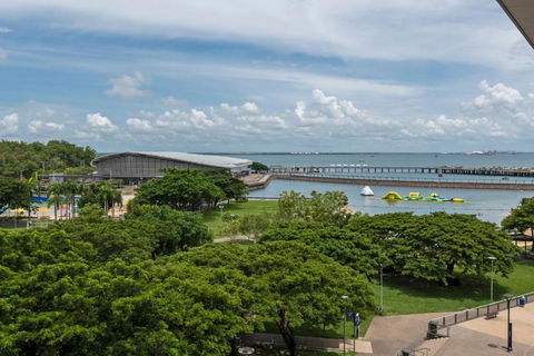 Saltwater Suites - Waterfront Apartments - Accommodation Main Beach 1