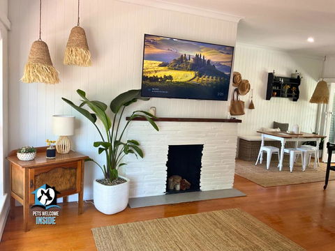 Saltwater Sunsets Seaside Haven With Ocean Views - Accommodation Main Beach 3
