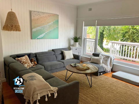 Saltwater Sunsets Seaside Haven With Ocean Views - Accommodation Main Beach 1