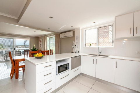 Saltwater Villas - Pet Friendly Accommodation - Accommodation Main Beach 3