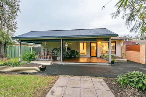 Salty - Accommodation Main Beach 0