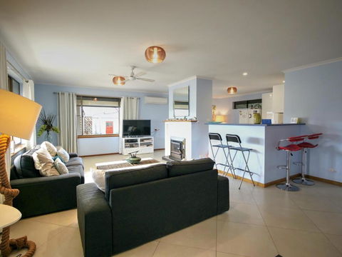 Salty Air Apartments Kingscote Kangaroo Island - Accommodation Main Beach 3