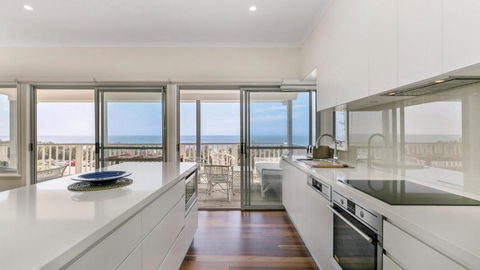 Salty Air Beachside Cottage At Killcare - Accommodation Main Beach 3