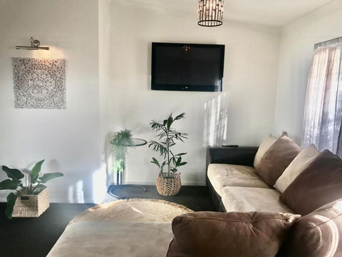 Salty Blue Beach House - Accommodation Main Beach 2