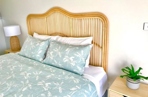 Salty Blue Beach House - Accommodation Main Beach 1