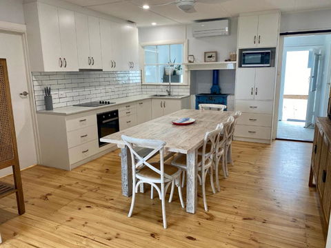 Salty Dog - Accommodation Main Beach 1
