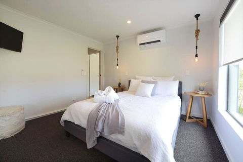 Salty Escape - Accommodation Main Beach 2
