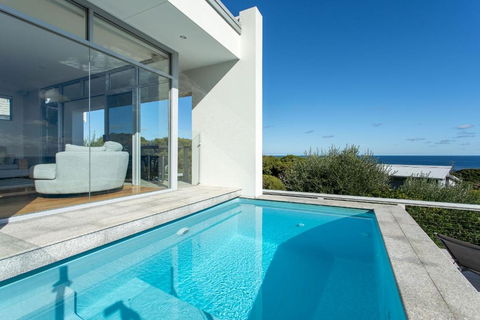 Salty Kiss I Private Properties - Accommodation Main Beach 2