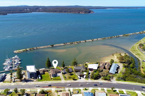 Salty Life - Accommodation Main Beach 3