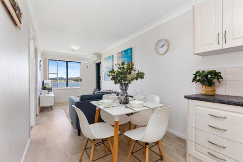 Salty Life - Accommodation Main Beach 1