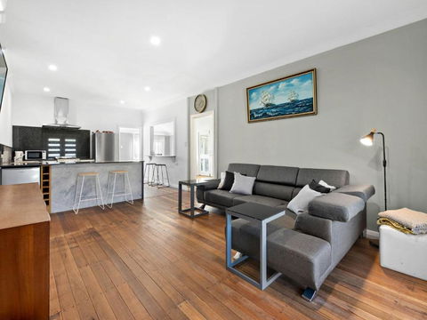 Salty Sea Cottage - Accommodation Main Beach 2