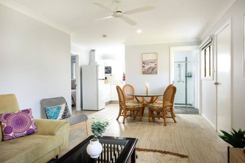 Salty Vibes - Accommodation Main Beach 3
