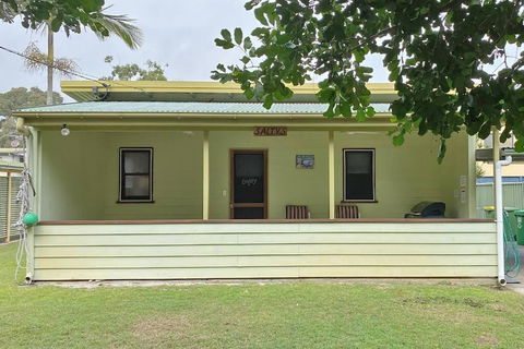 SALTYS AMITY POINT - Accommodation Main Beach 0