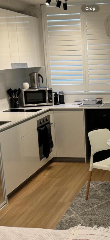 Sam The Central Studio - Accommodation Main Beach 3