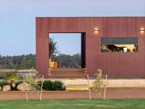 Samphire Chalet Tuart - Accommodation Main Beach 0