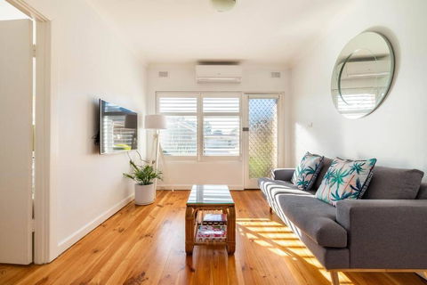 Sams Henley Beach Garden Unit - Accommodation Main Beach 0