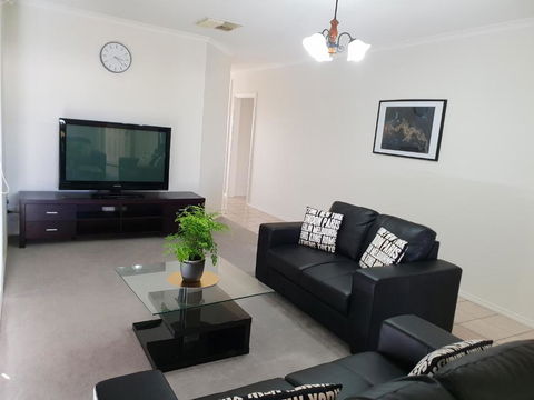 SAN Mateo - Accommodation Main Beach 1
