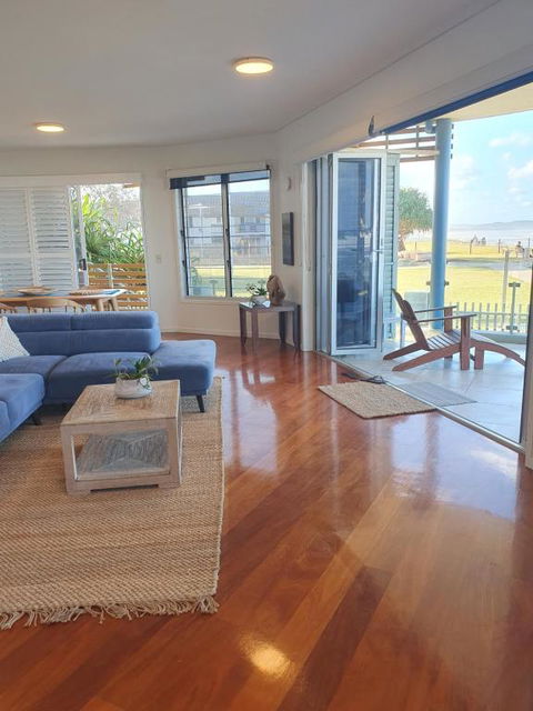 Sanbah-Surf, Views, Beach - Accommodation Main Beach 3