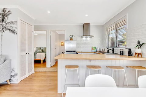 Sanbis Cabin - Hidden Boutique Retreat, Sea Views - Accommodation Main Beach 3