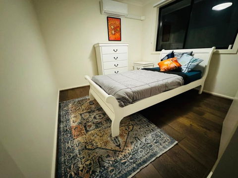 Sanctuary Lakes Holiday House - Accommodation Main Beach 2