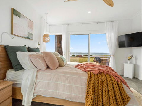 Sanctuary On Point - Accommodation Main Beach 1