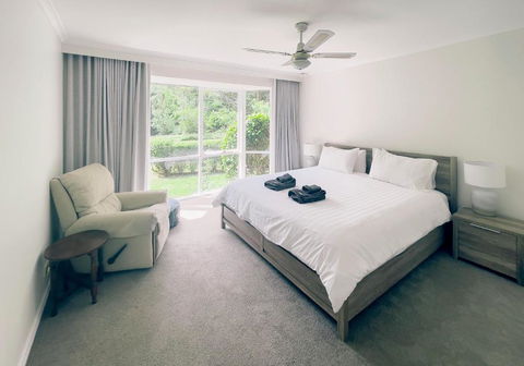 Sanctuary Park Cottages - Accommodation Main Beach 3