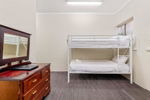 Sanctuary Resort Motor Inn - Accommodation Main Beach 2