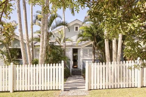 Sanctuary Spaces - Kia Ora Byron - Accommodation Main Beach 1