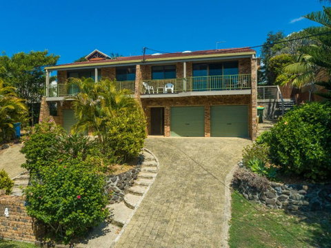 Sand Dunes - Accommodation Main Beach 1