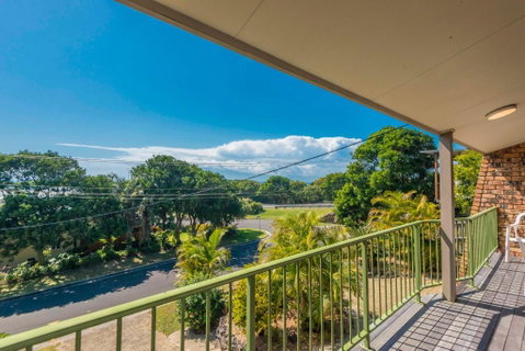 Sand Dunes - Accommodation Main Beach 3